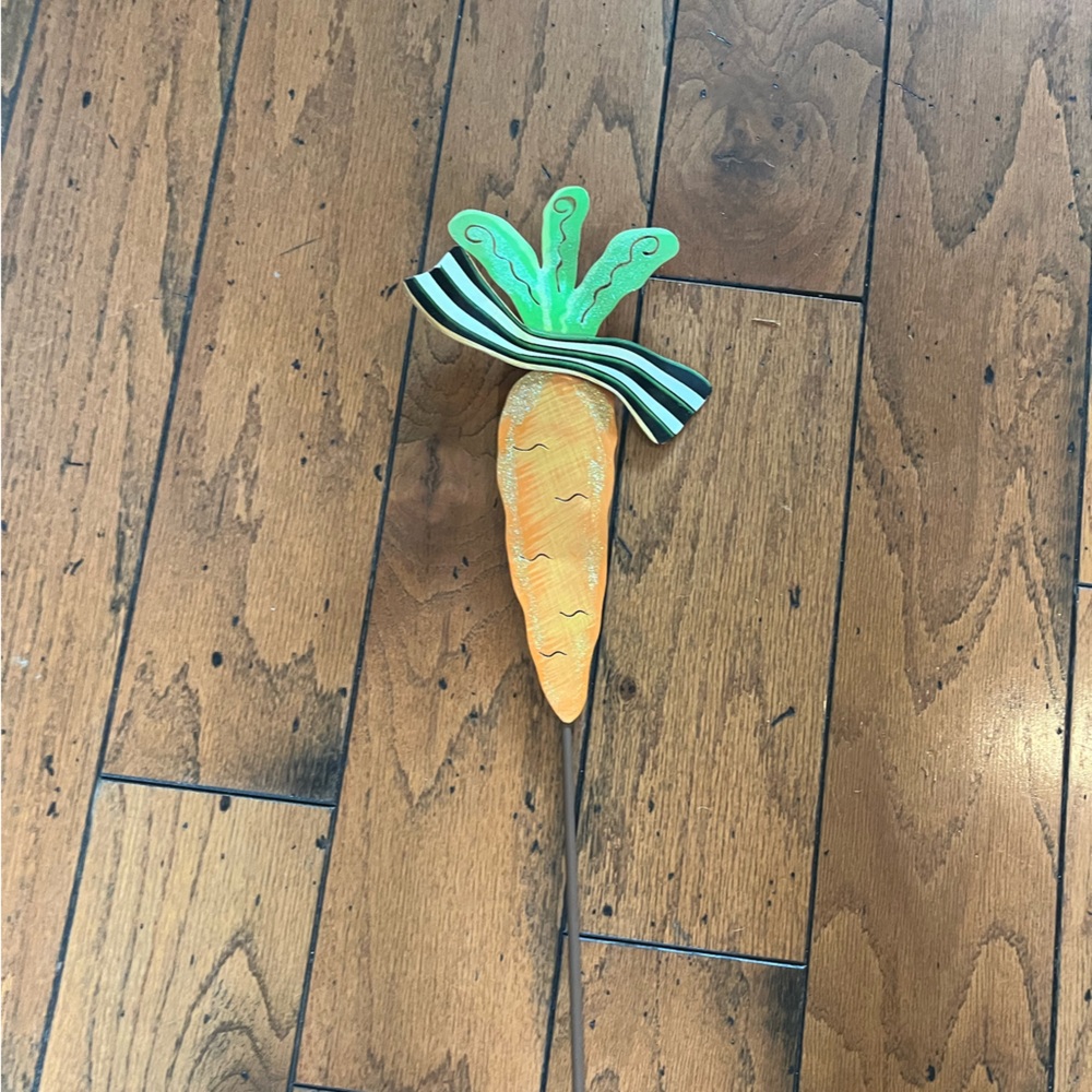 Roundtop collection carrot for Easter